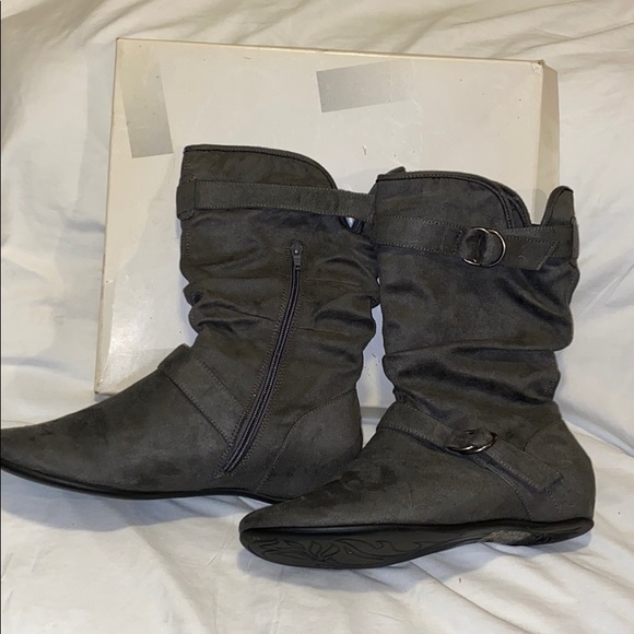 Wild Pair “Desi” Gray Suede Boots - Size 10 - Picture 3 of 5